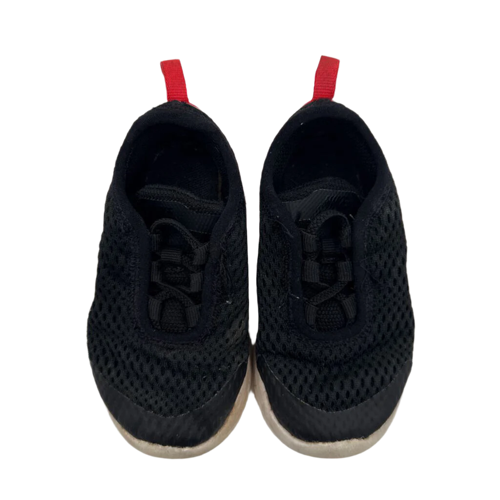 Slip On Sneakers / Red Swoosh