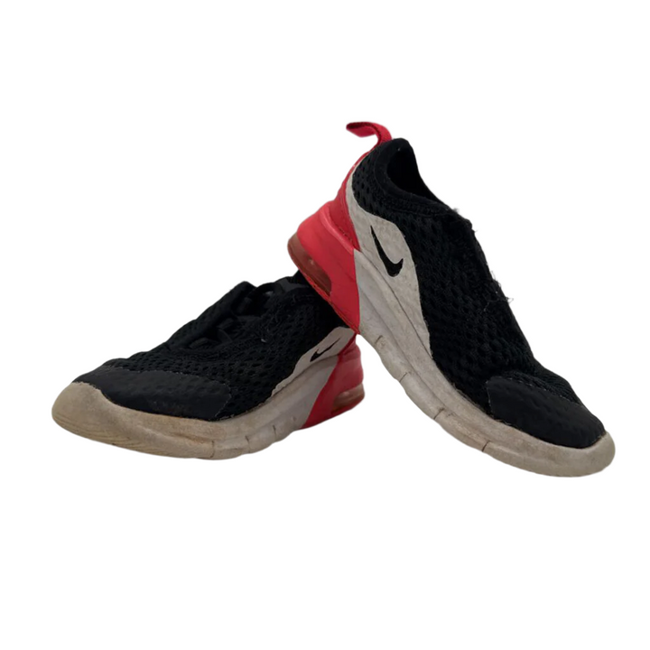 Slip On Sneakers / Red Swoosh