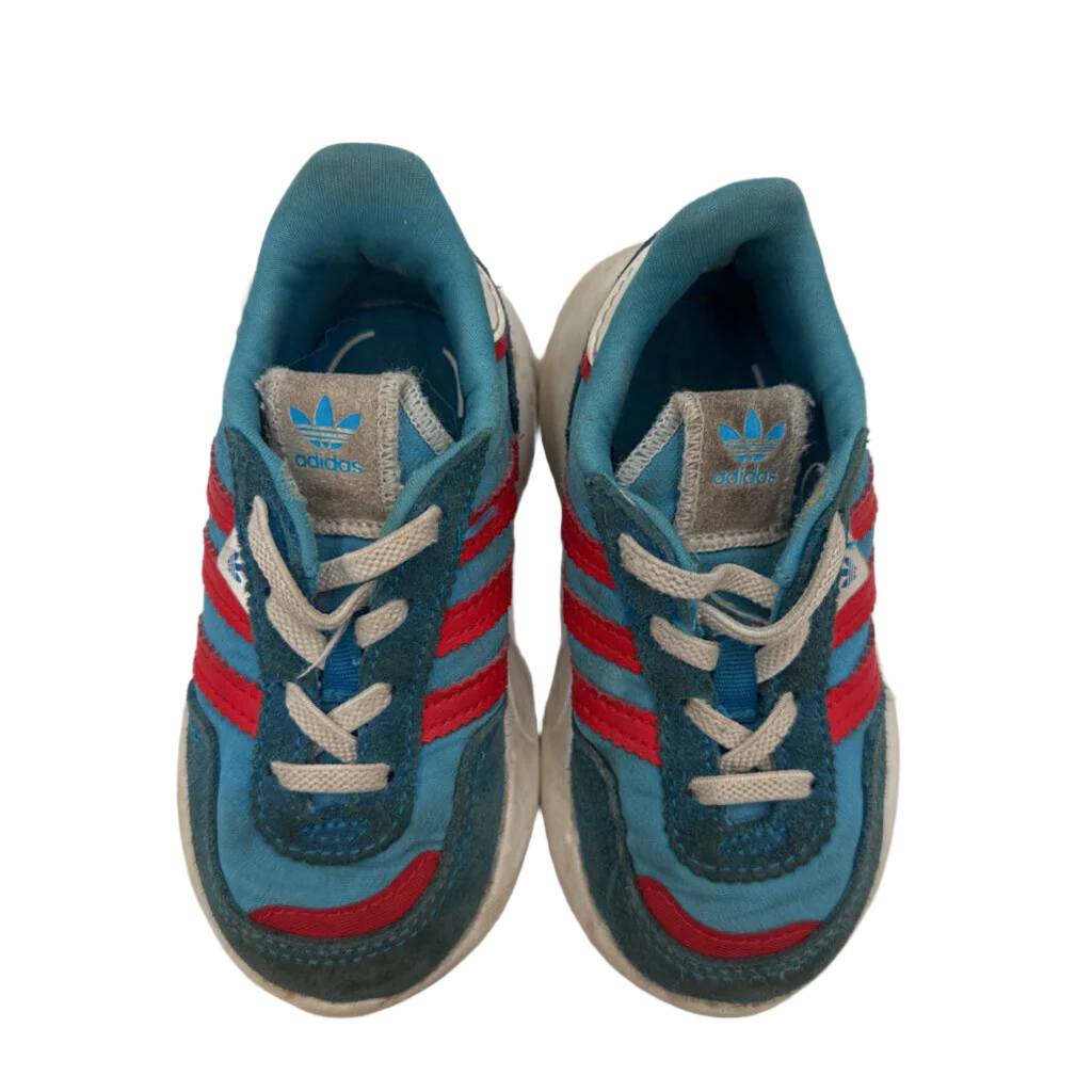 Slip On Sneakers / Red Stripes