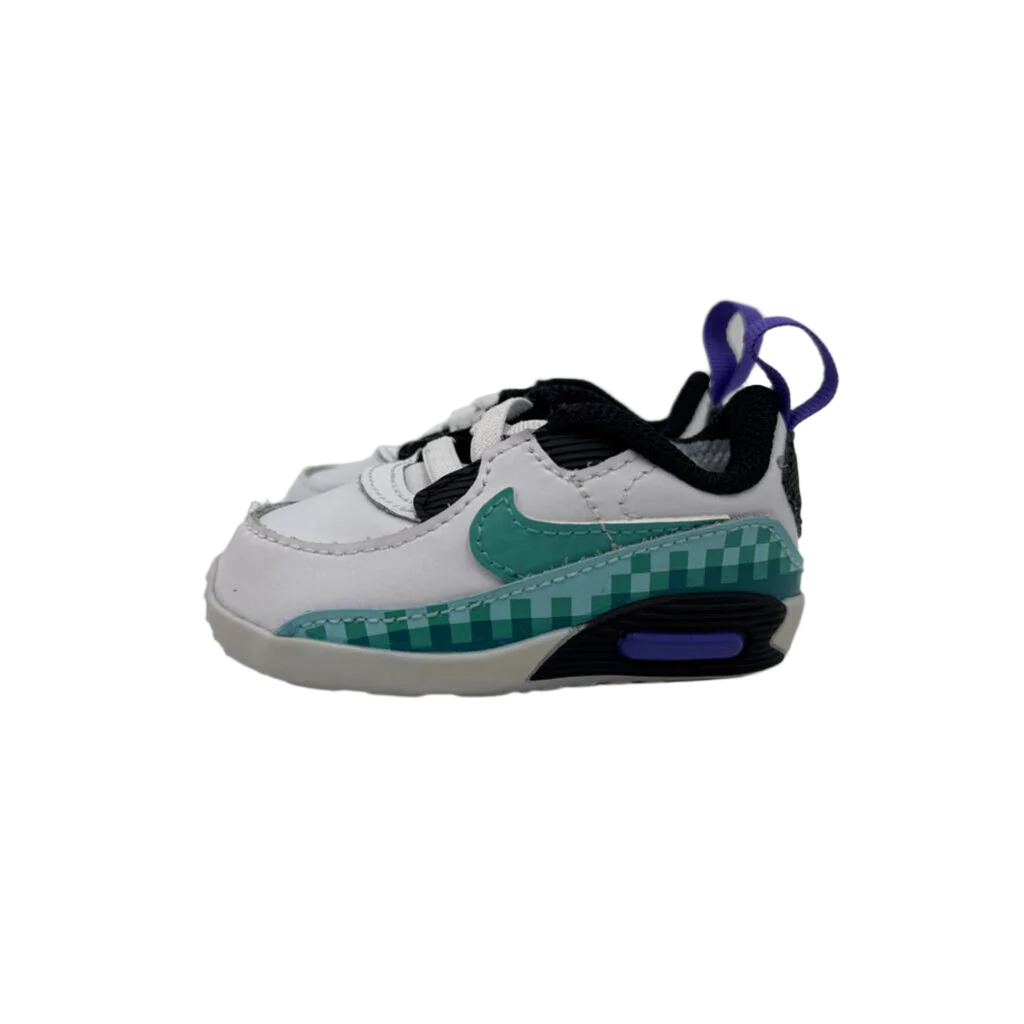 Velcro Sneakers / Green Swoosh
