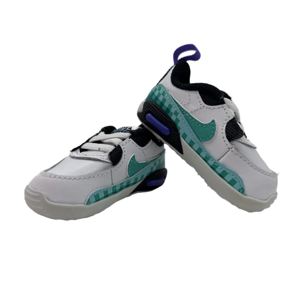 Velcro Sneakers / Green Swoosh
