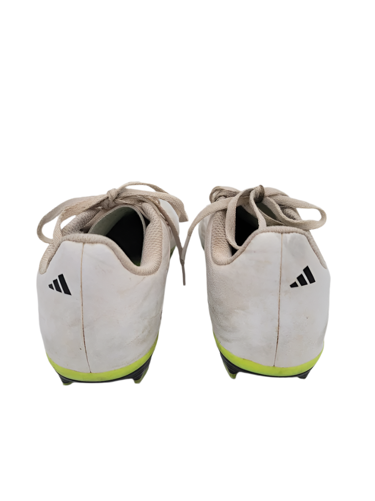 Soccer Cleats / Black Stripes