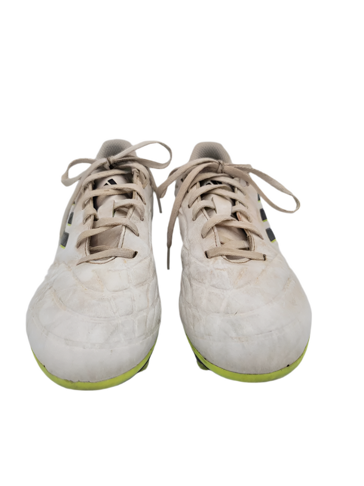Soccer Cleats / Black Stripes