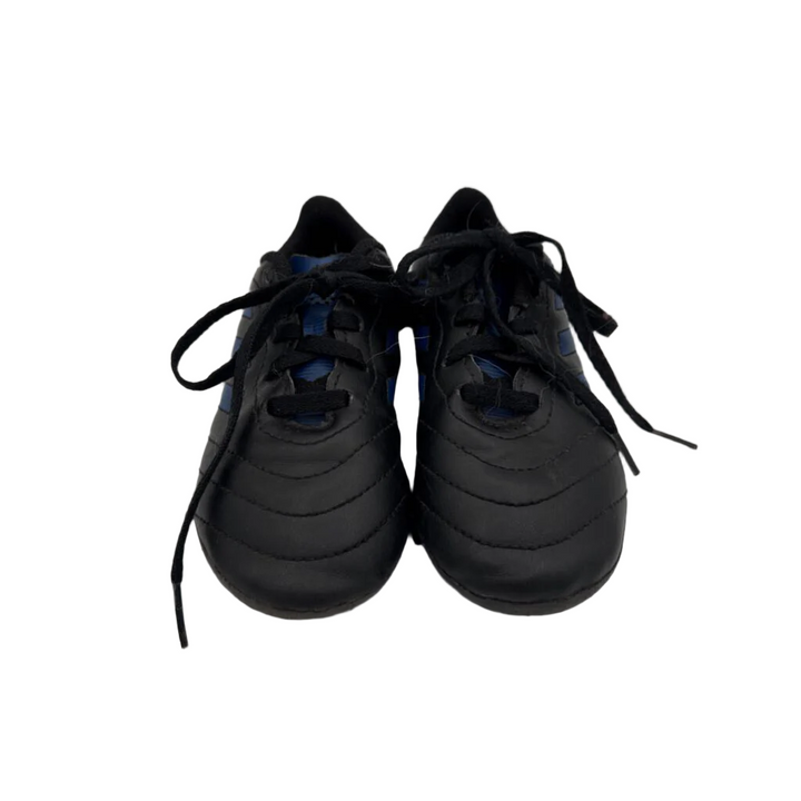 Soccer Cleats / Blue Stripes