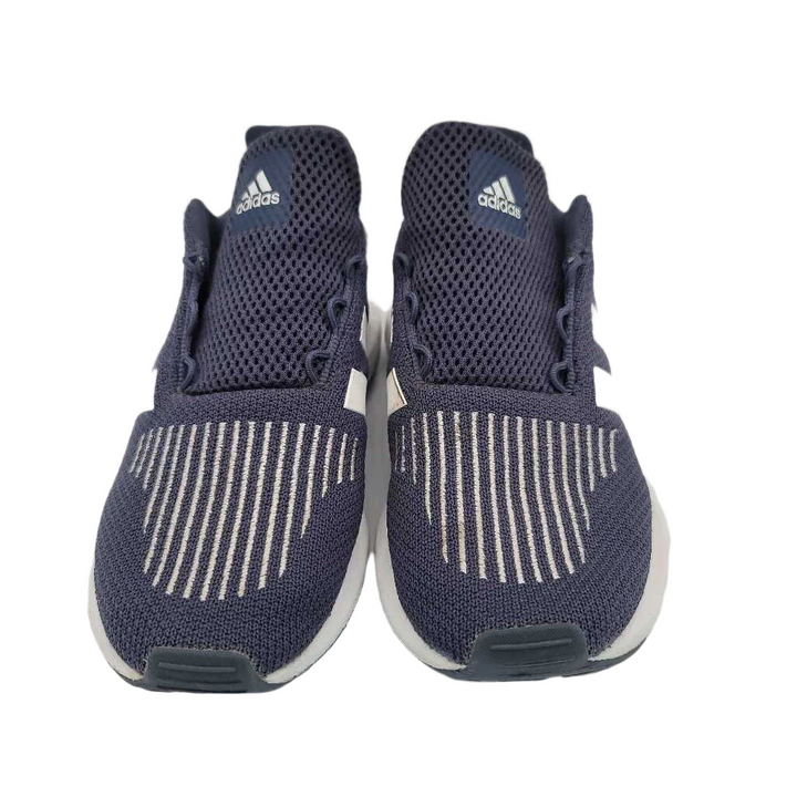Tennis Shoes / No Laces