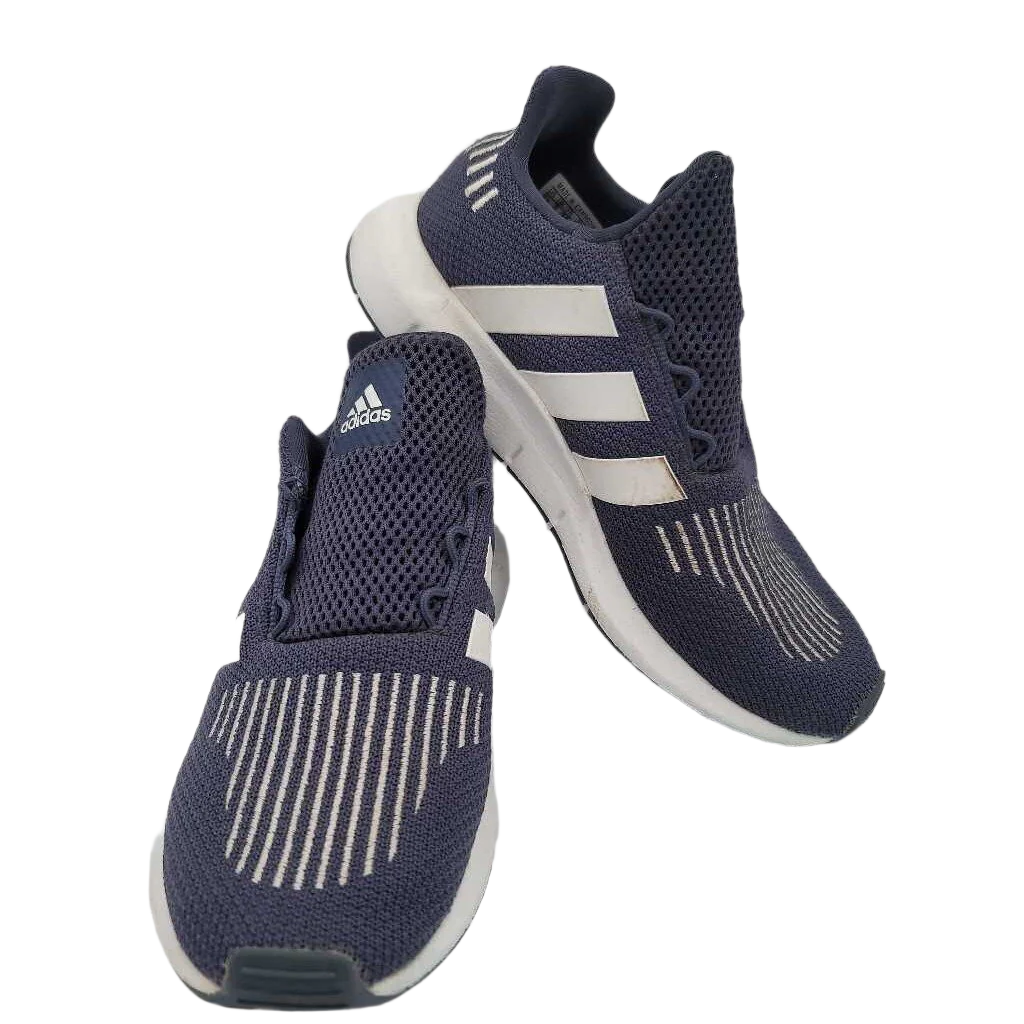 Tennis Shoes / No Laces