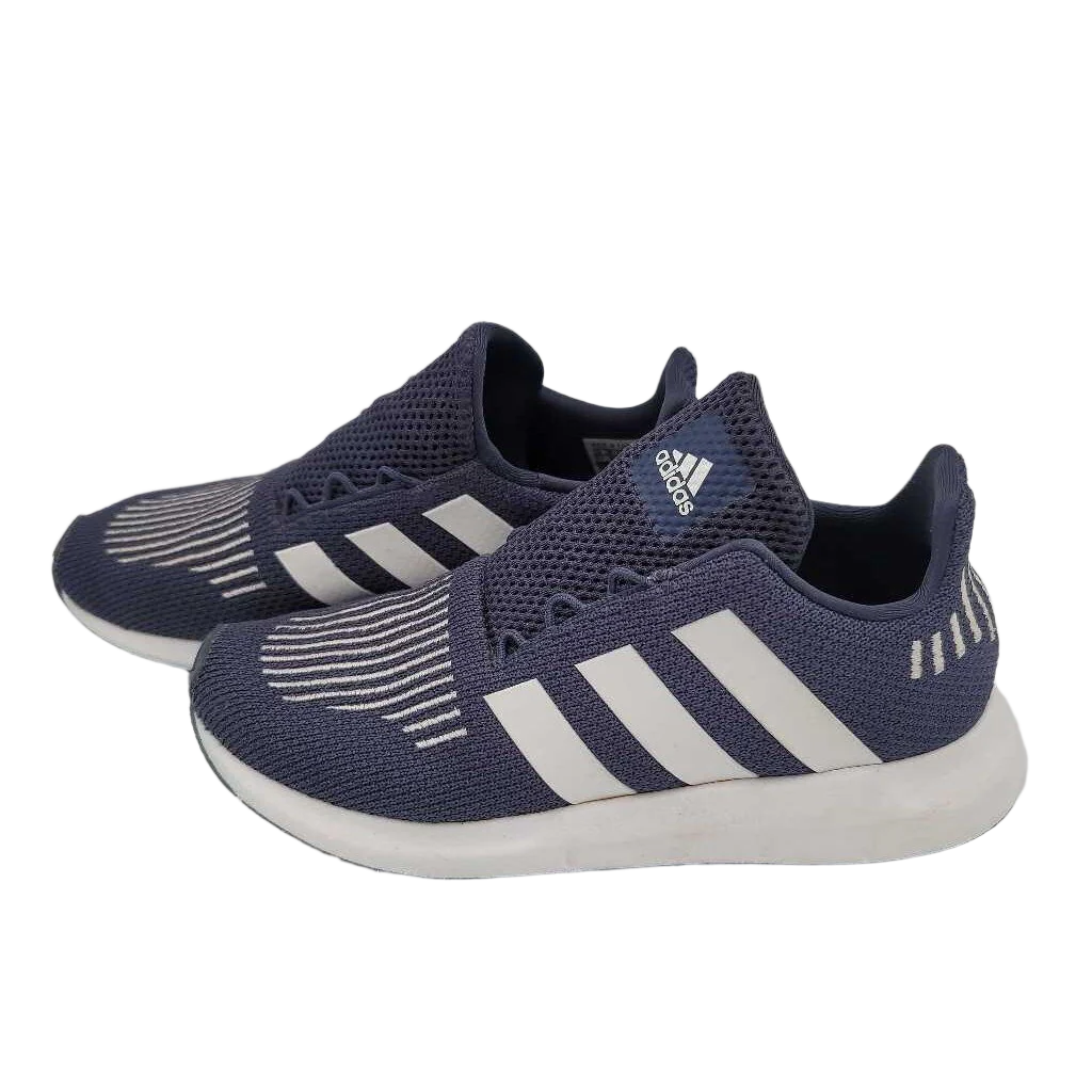 Tennis Shoes / No Laces