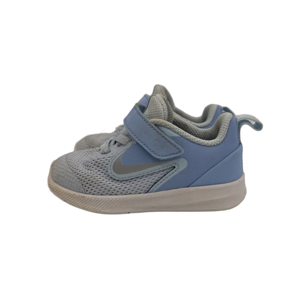 Velcro Sneakers / Swoosh