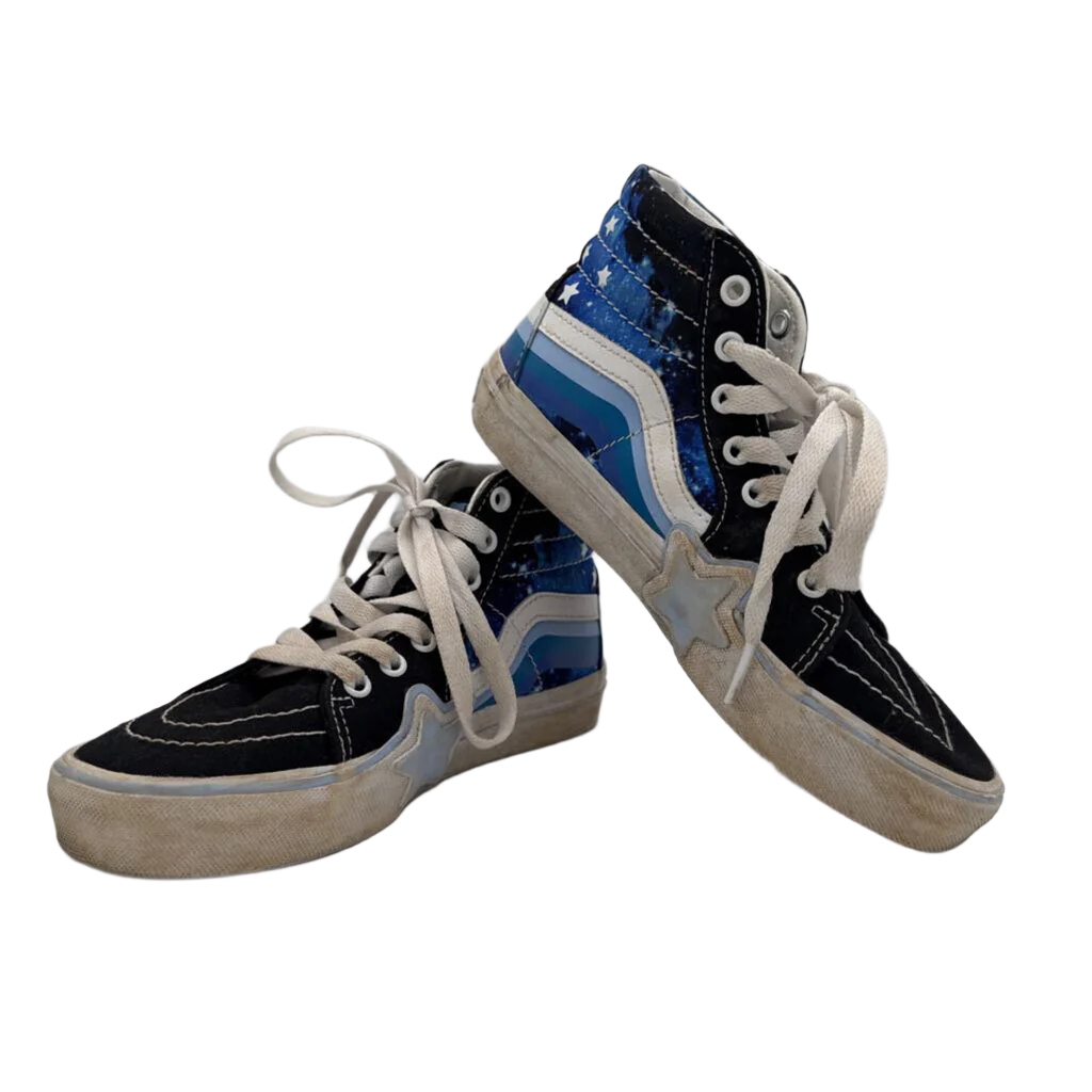 Lace Up Hight Top Sneakers / Stars