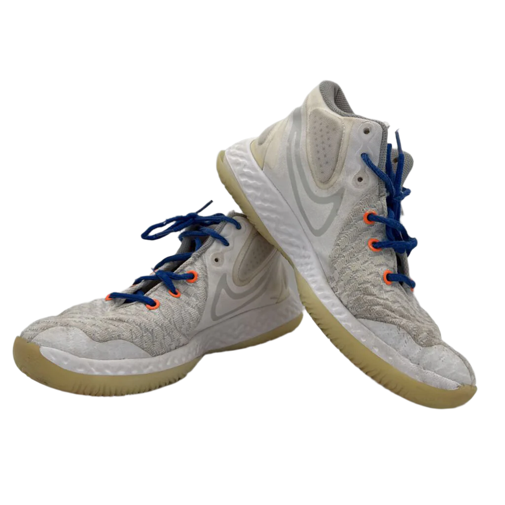 Lace Up Sneakers / Swoosh