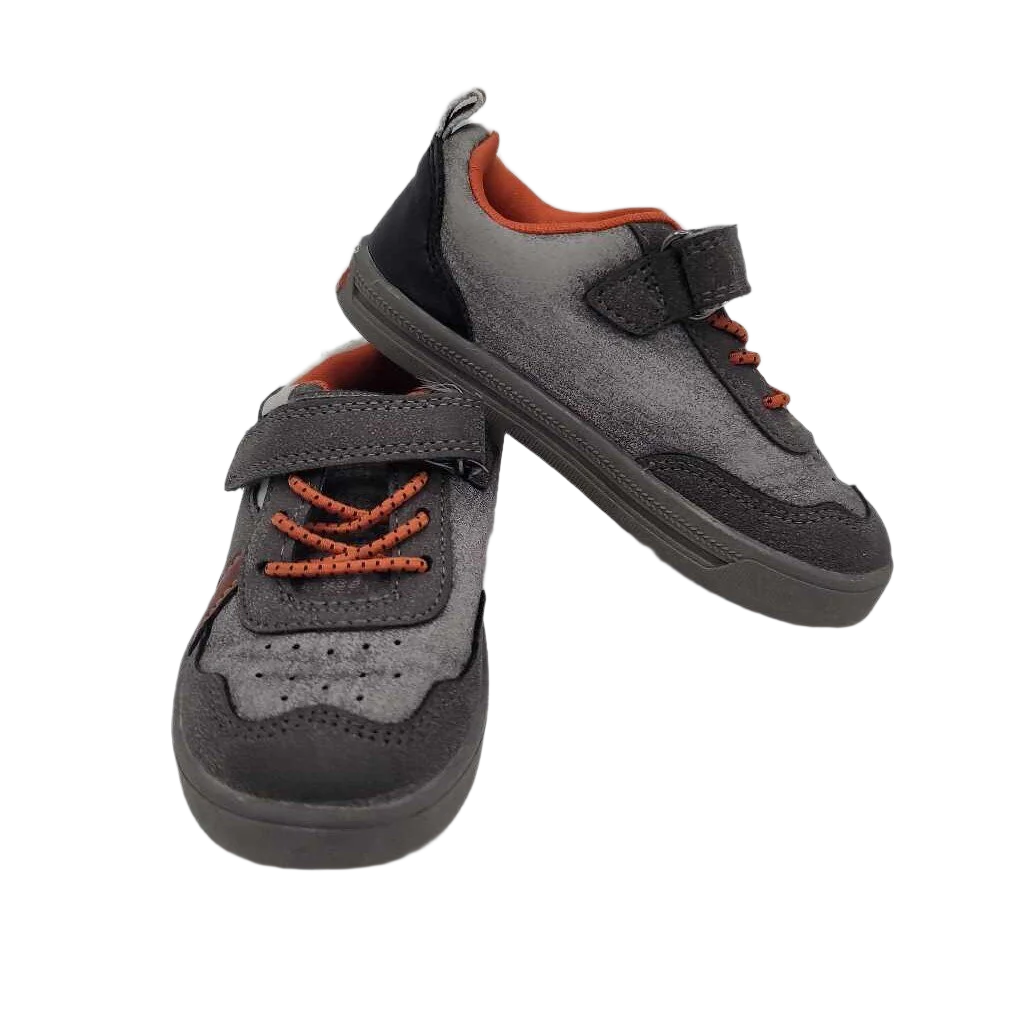 Velcro Sneakers/Suede