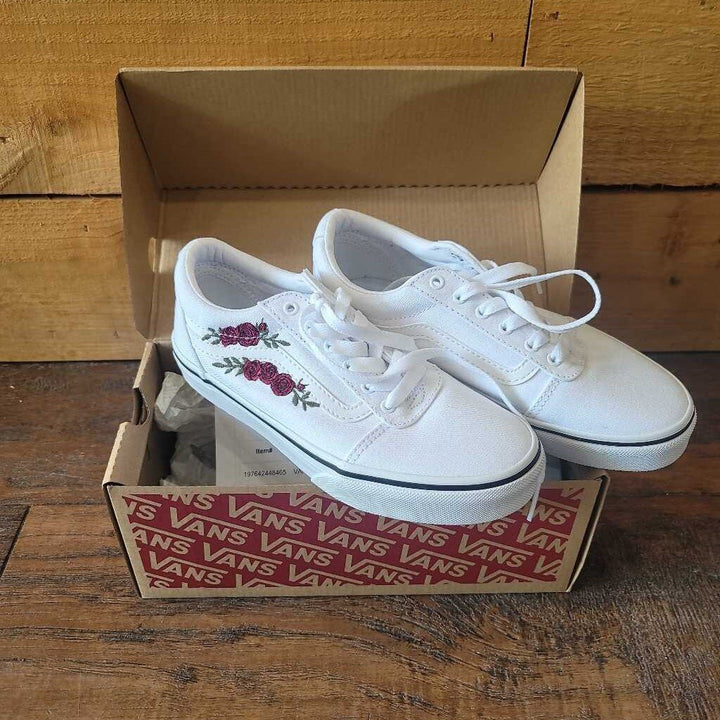 Lace Up Sneakers / Roses