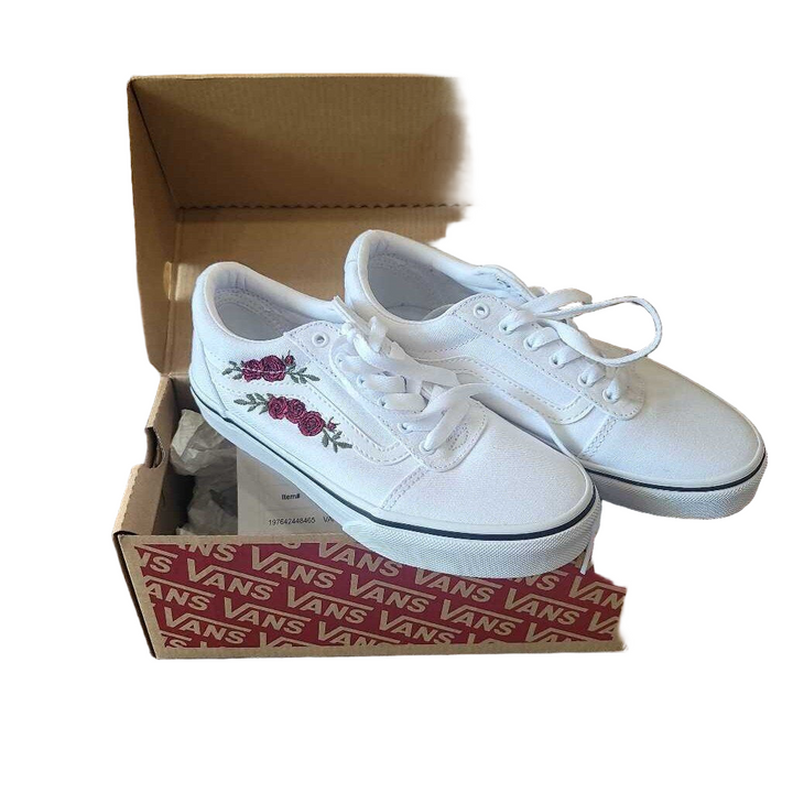 Lace Up Sneakers / Roses