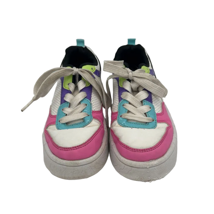 Tennis Shoes/Lace