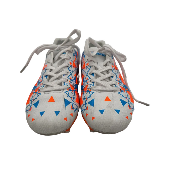Soccer Cleats / Triangle Pattern