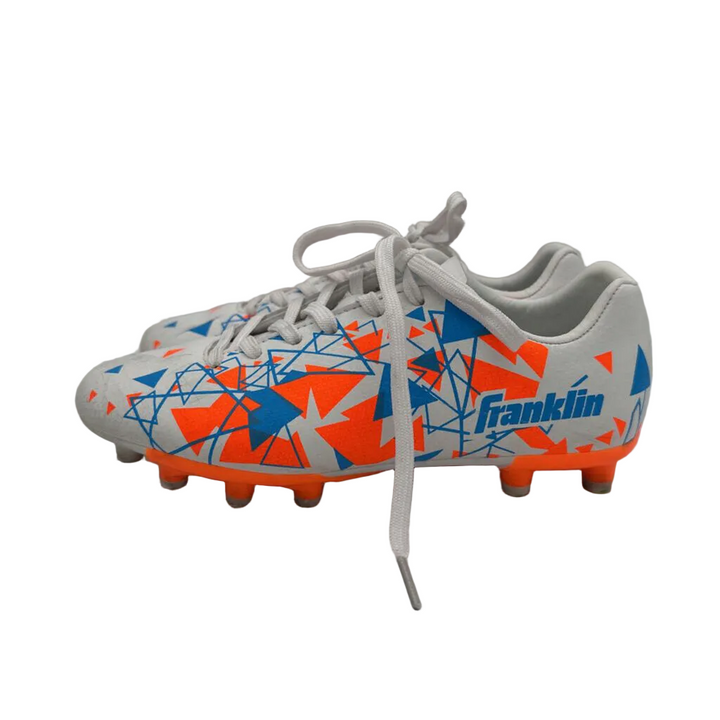 Soccer Cleats / Triangle Pattern