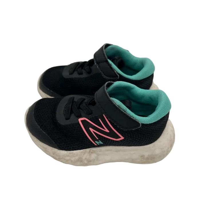 Sneakers/ Velcro Strap
