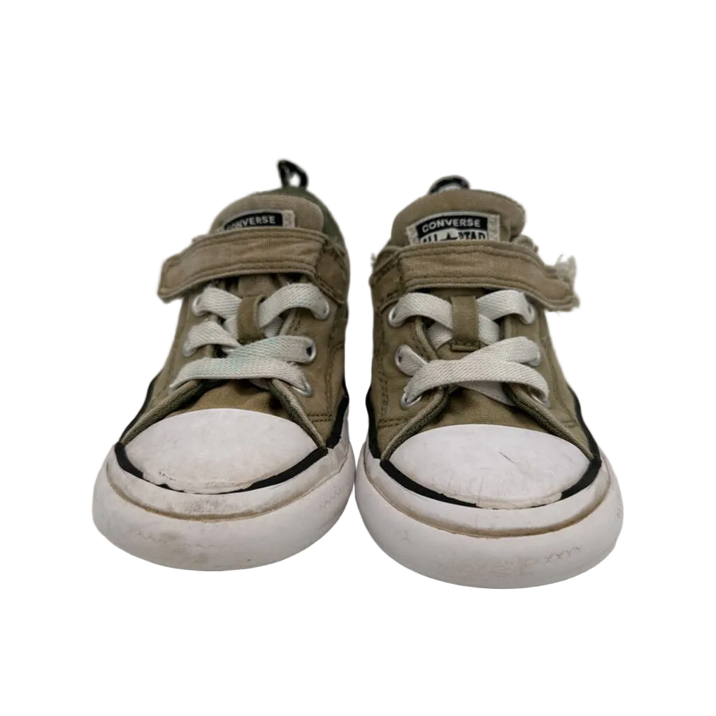 Sneakers / Velcro Clasp