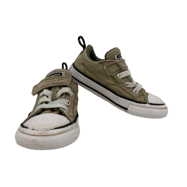 Sneakers / Velcro Clasp