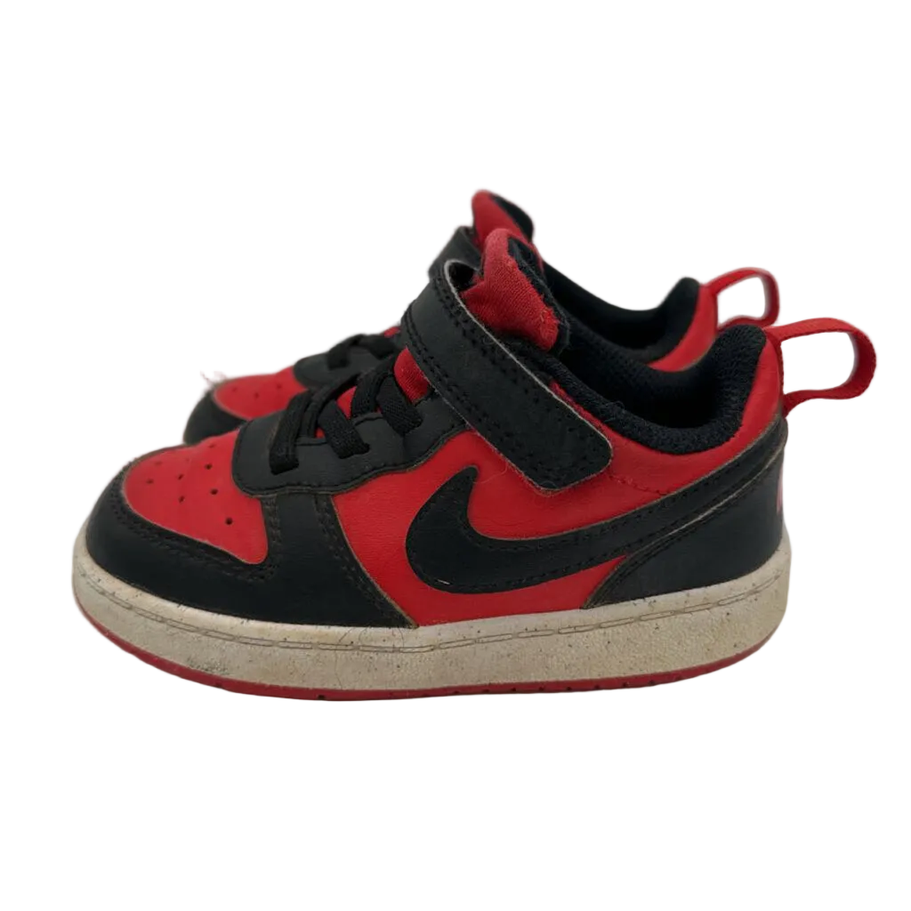 Sneakers / Velcro Clasp + Nike Swoosh