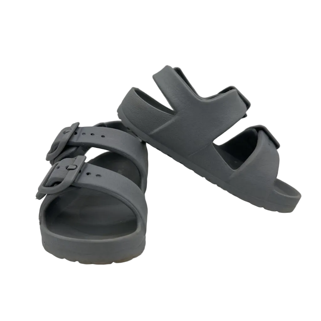 Sandals / Velcro Back