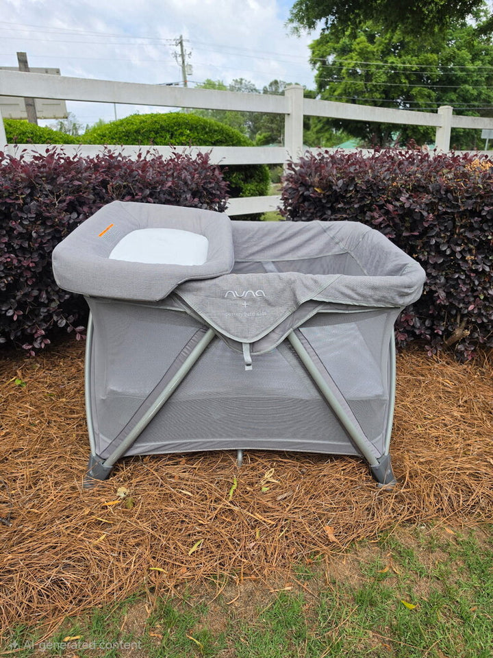 Nuna Air Travel Crib w/Travel Bag/Slight Wear