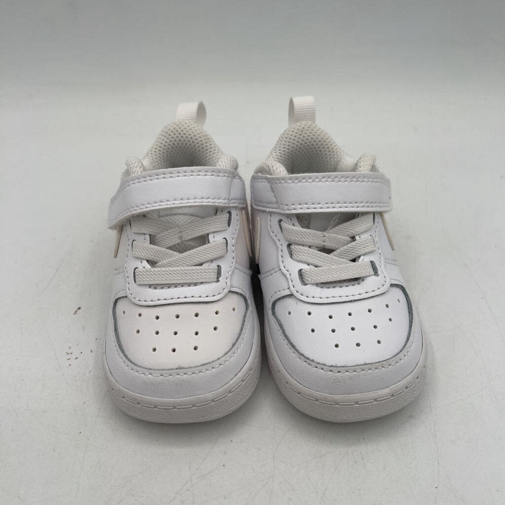 Tennis Shoes / Velcro