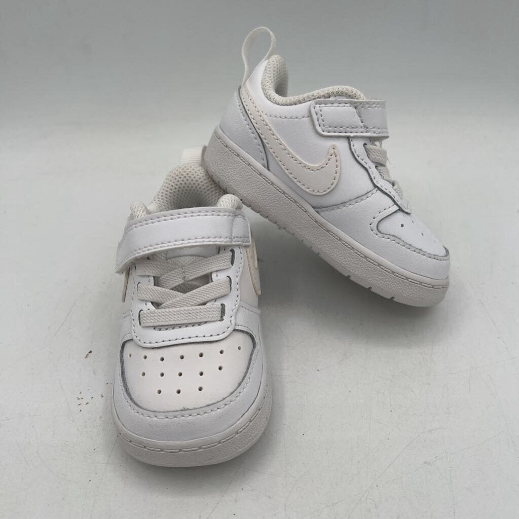 Tennis Shoes / Velcro