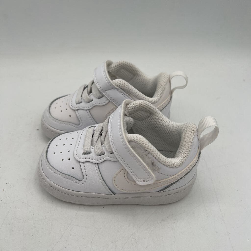 Tennis Shoes / Velcro