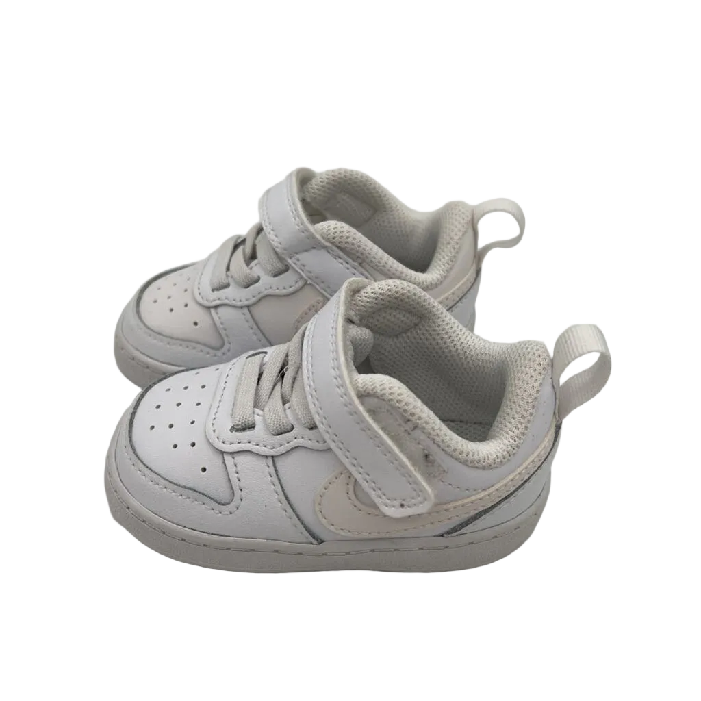 Tennis Shoes / Velcro