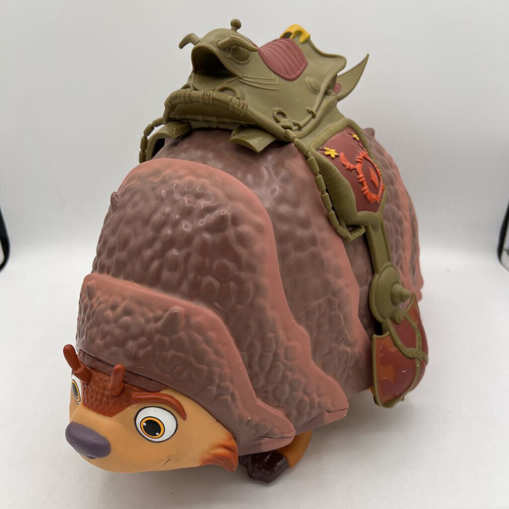 Raya the Dragon / Tuk Tuk