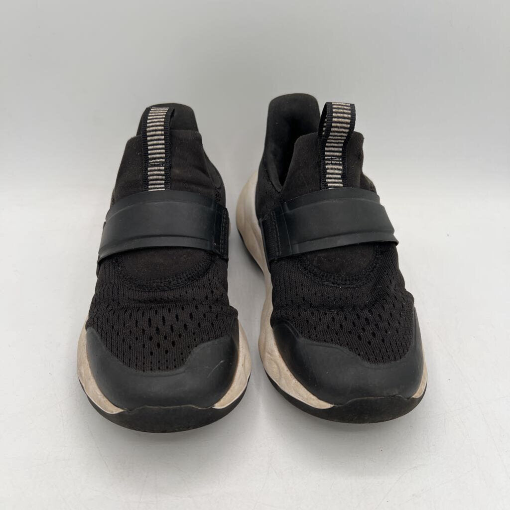 Slip on Tennis Shoes/Elastic Strap