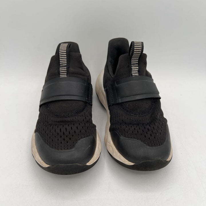 Slip on Tennis Shoes/Elastic Strap