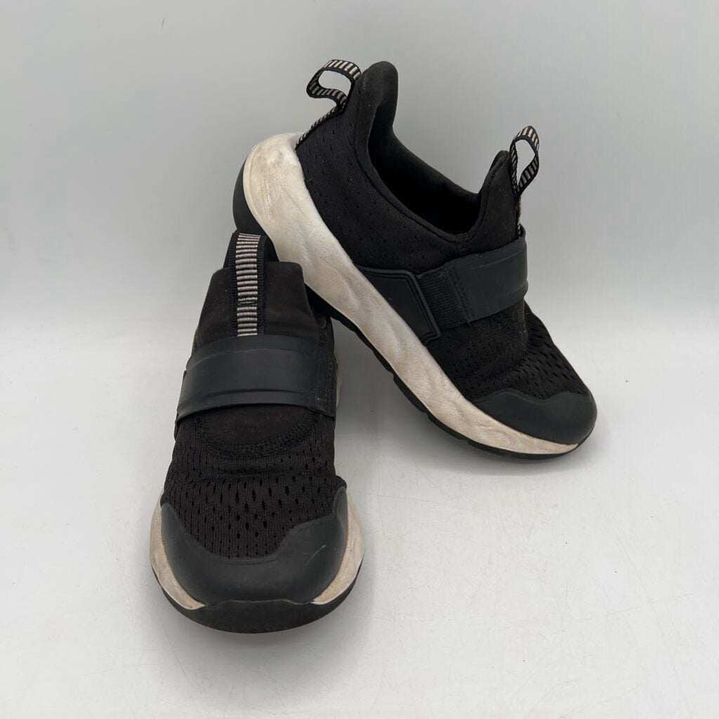 Slip on Tennis Shoes/Elastic Strap