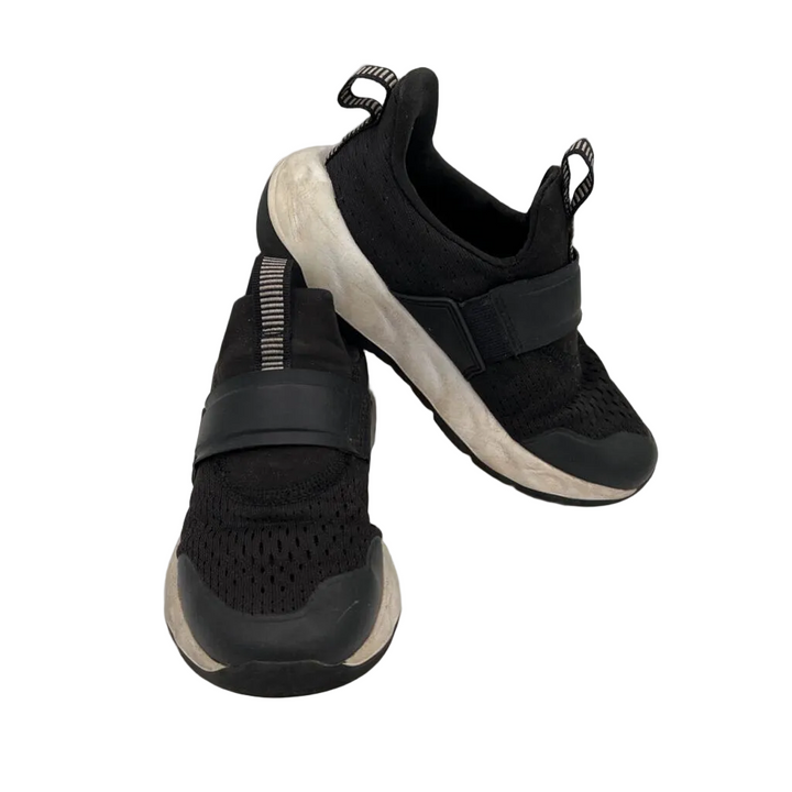 Slip on Tennis Shoes/Elastic Strap