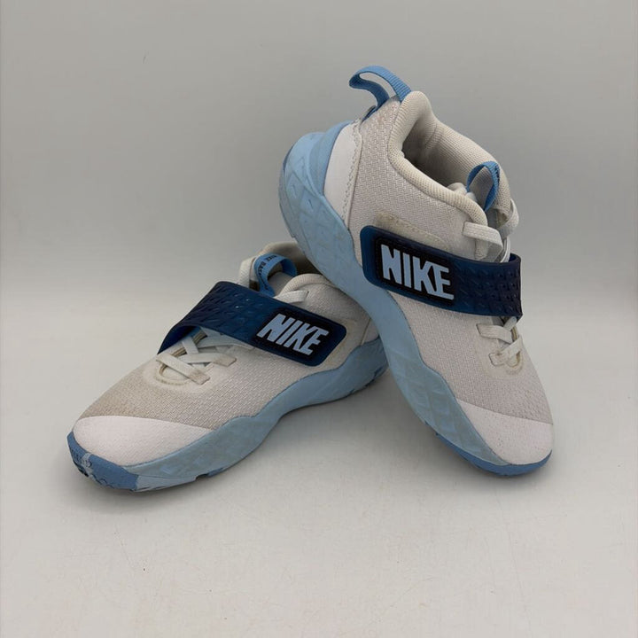 Team Hustle Basketball Sneaker