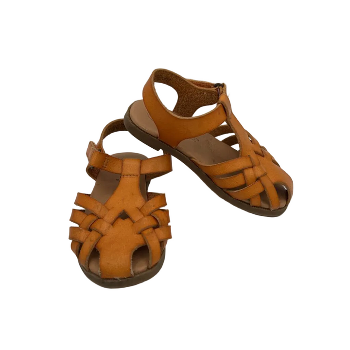 Strap Sandals / Closed Toed