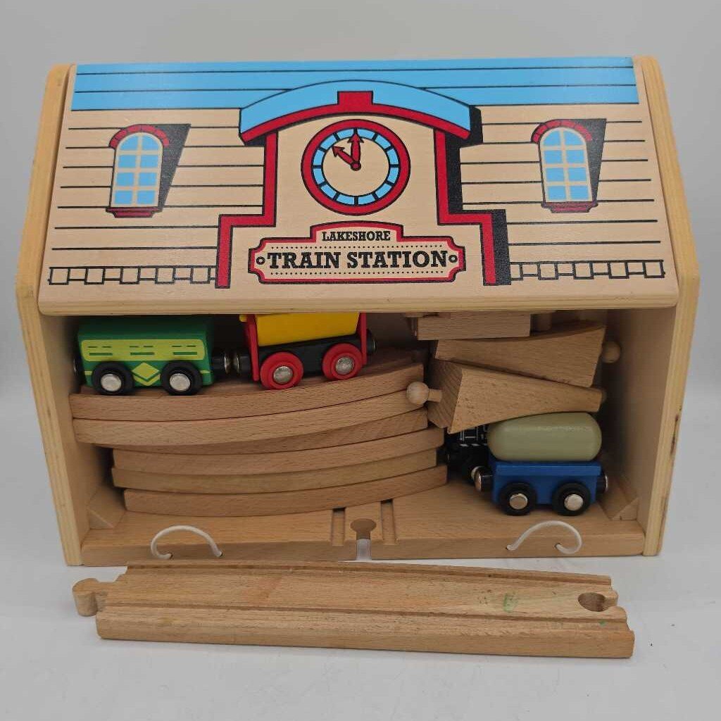 Take-Along Train Station: Tracks & Train