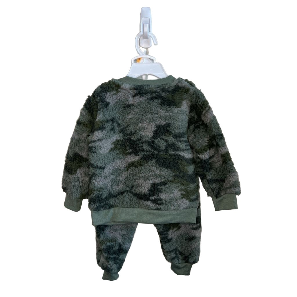 2 Piece Fuzzy Camo Set